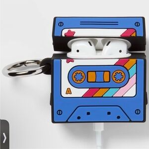 🆕- AirPods (1/2 Generation) Silicone Retro Cassette Tape Case with Clip